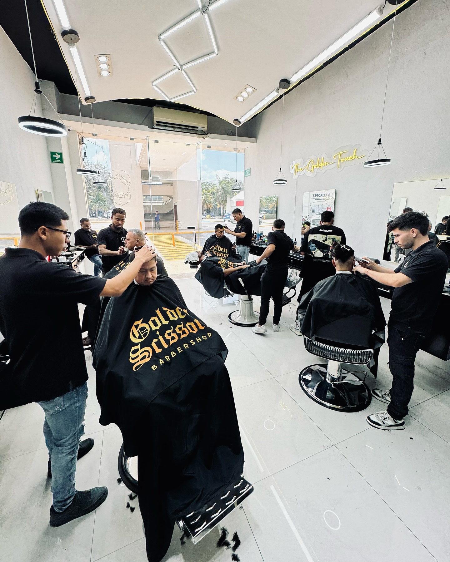 Golden Scissors Barbershop AV Kabah, Cancún - Corte Cabello y Barba