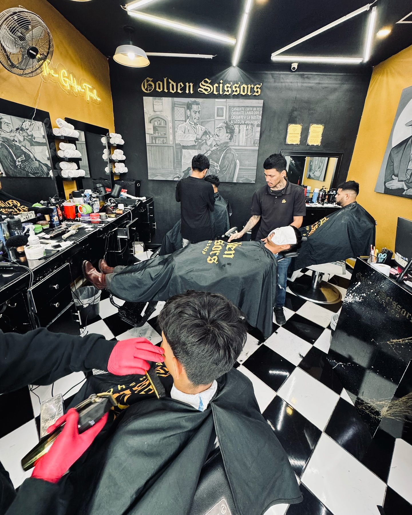 Golden Scissors Barbershop AV Kabah, Cancún - Corte Cabello y Barba